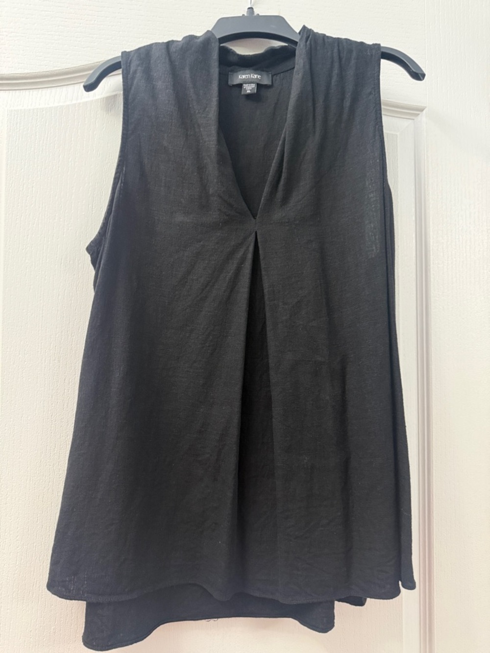 Karen Kane Black V-Neck Pleated Sleeveless Tank
